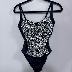 La Blanca Black and White Animal Print One Piece Swimsuit. Size 10